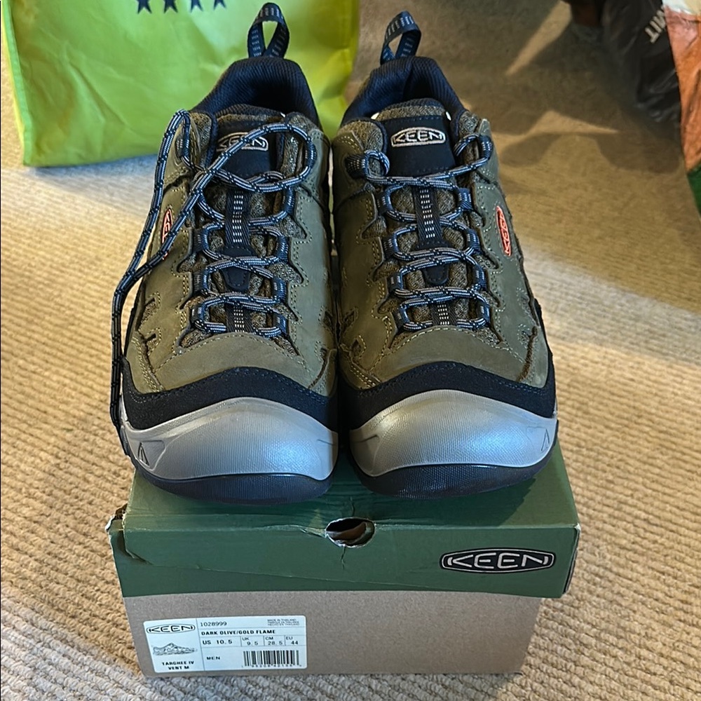 Keen Men's Olive Green and Black Low Trail Shoes
